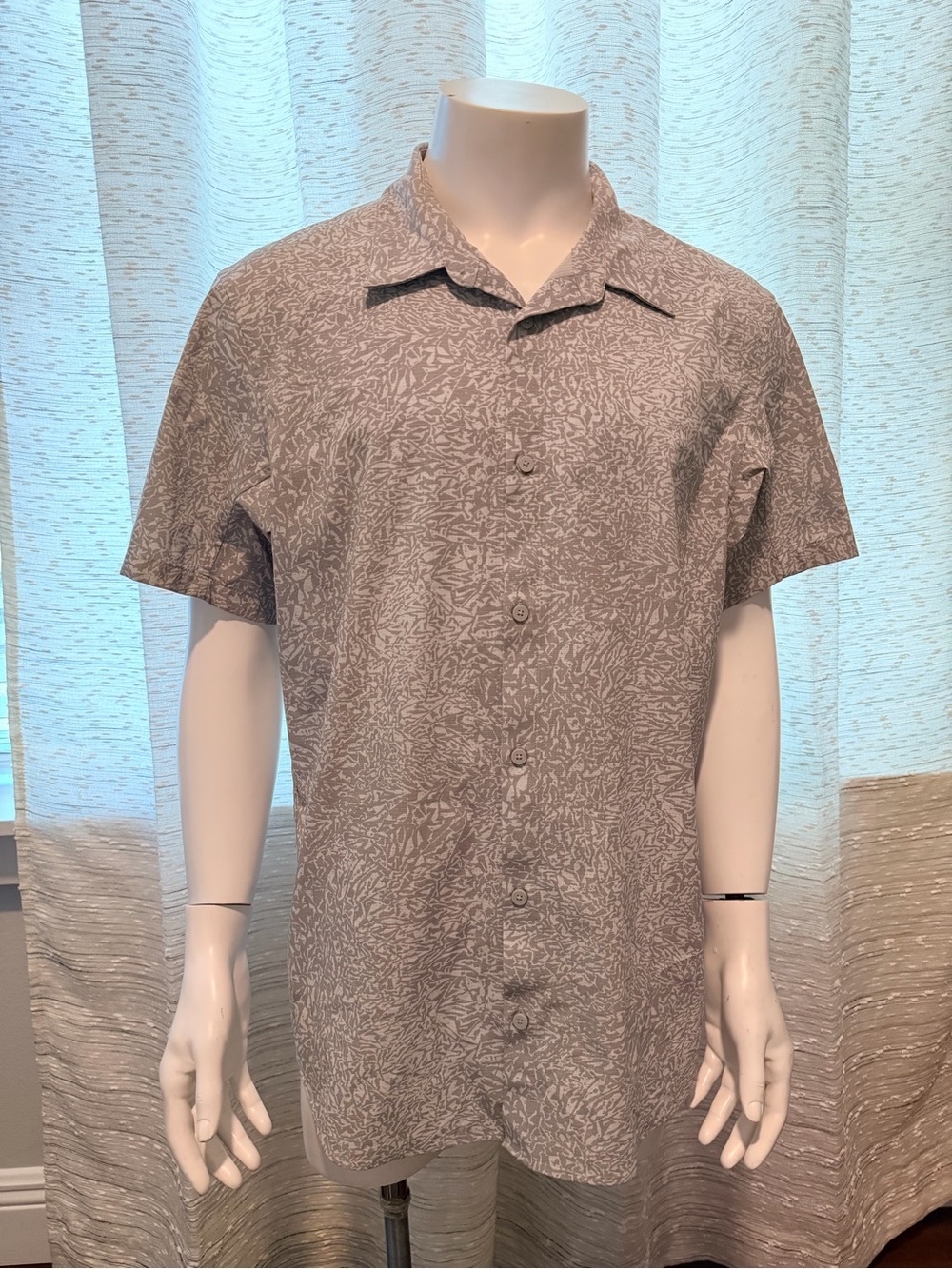 lululemon Mens Gray Abstract Short Sleeve Button Up Shirt